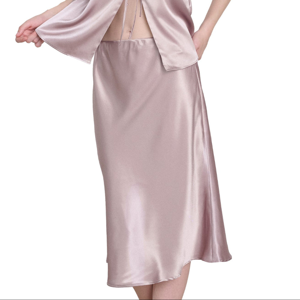 Wacoal Unban comfort ชุดนอนผ้าซาติน เสื้อสายเดี่ยวผูกโบว์ รุ่น WN3E01 เข้าคู่ กระโปรง รุ่น WN5E02 สีน้ำตาล (BR)