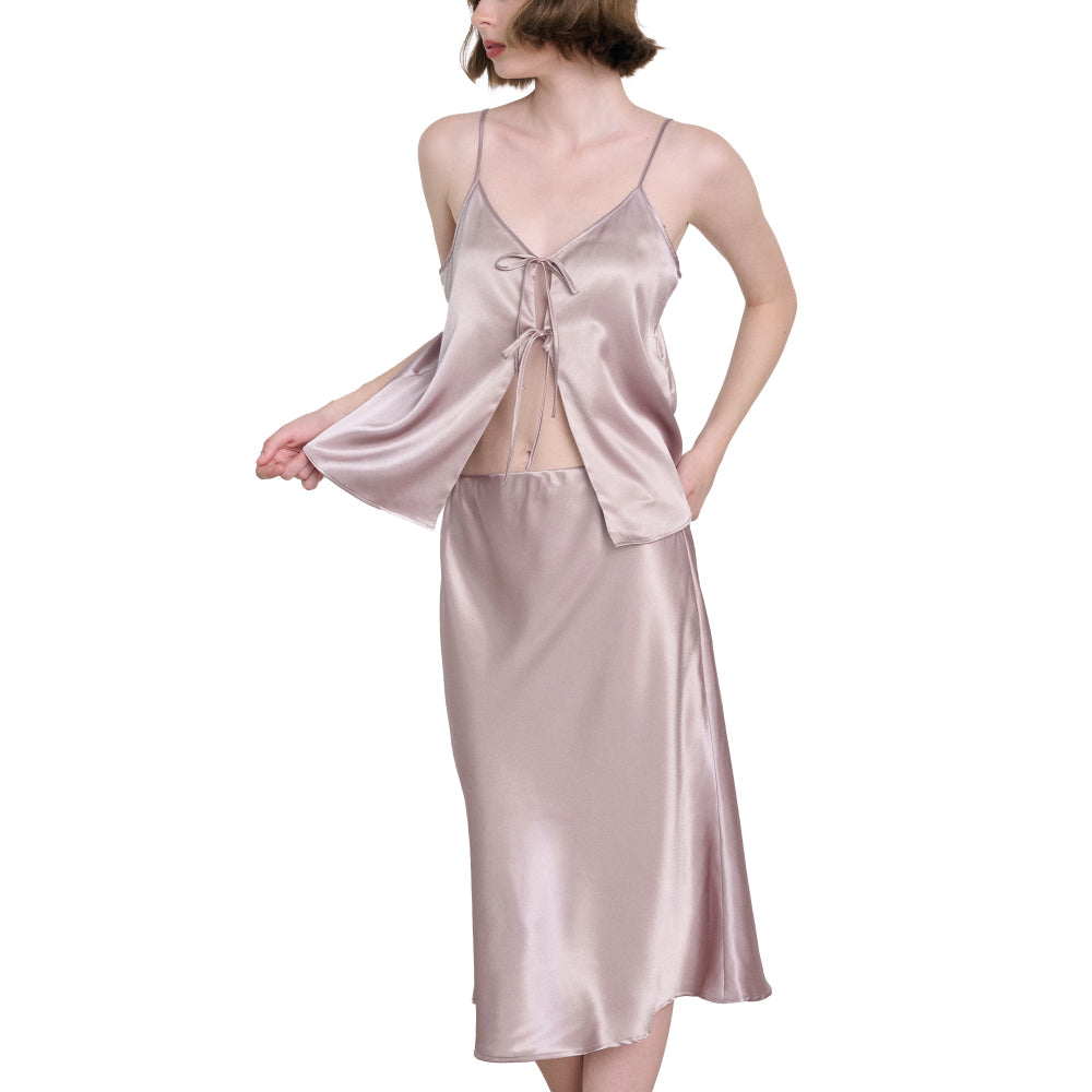 Wacoal Unban comfort ชุดนอนผ้าซาติน เสื้อสายเดี่ยวผูกโบว์ รุ่น WN3E01 เข้าคู่ กระโปรง รุ่น WN5E02 สีน้ำตาล (BR)