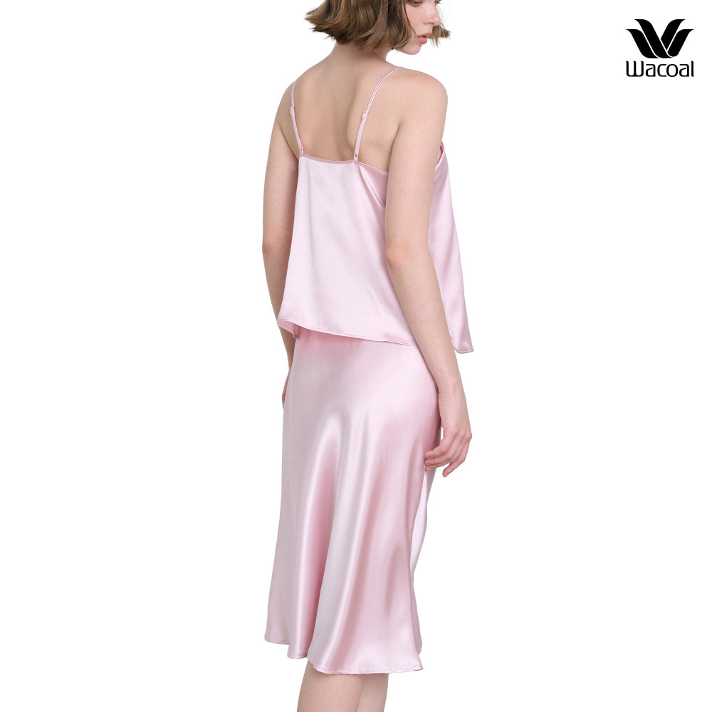 Wacoal Unban comfort ชุดนอนผ้าซาติน เสื้อสายเดี่ยวผูกโบว์ รุ่น WN3E01 เข้าคู่ กระโปรง รุ่น WN5E02 สีชมพู (PI)