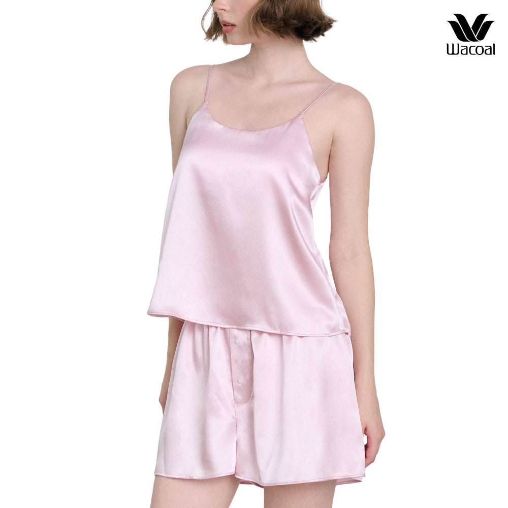 Wacoal Unban comfort ชุดนอนผ้าซาติน เสื้อสายเดี่ยว รุ่น WN3E02 เข้าคู่ กางเกงขาสั้น รุ่น WN5E01 สีชมพู (PI)