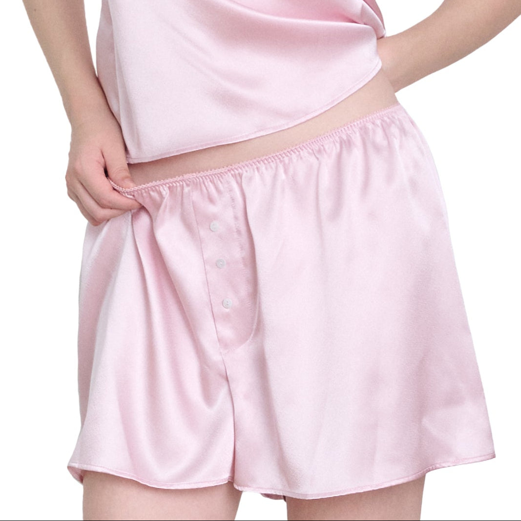 Wacoal Unban comfort ชุดนอนผ้าซาติน เสื้อสายเดี่ยว รุ่น WN3E02 เข้าคู่ กางเกงขาสั้น รุ่น WN5E01 สีชมพู (PI)