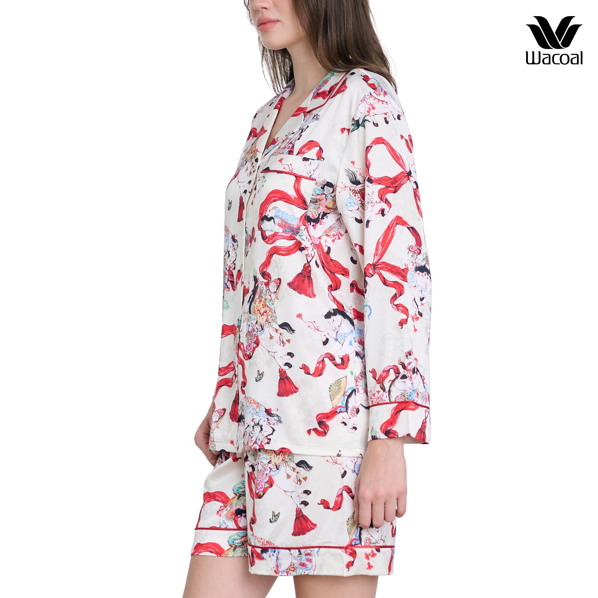 Wacoal X Phannapast ชุดนอนรูปแบบเสื้อแขนยาว กางเกงขาสั้น รุ่น WN7D59 สีครีม (CR)