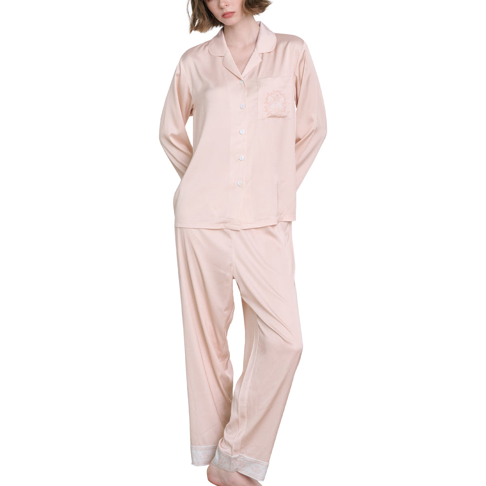 Wacoal DREAM LAND Collection ชุดนอนผ้าซาติน พิมพ์ลาย Magicorn รุ่น WN7E80 สีครีม (CR)