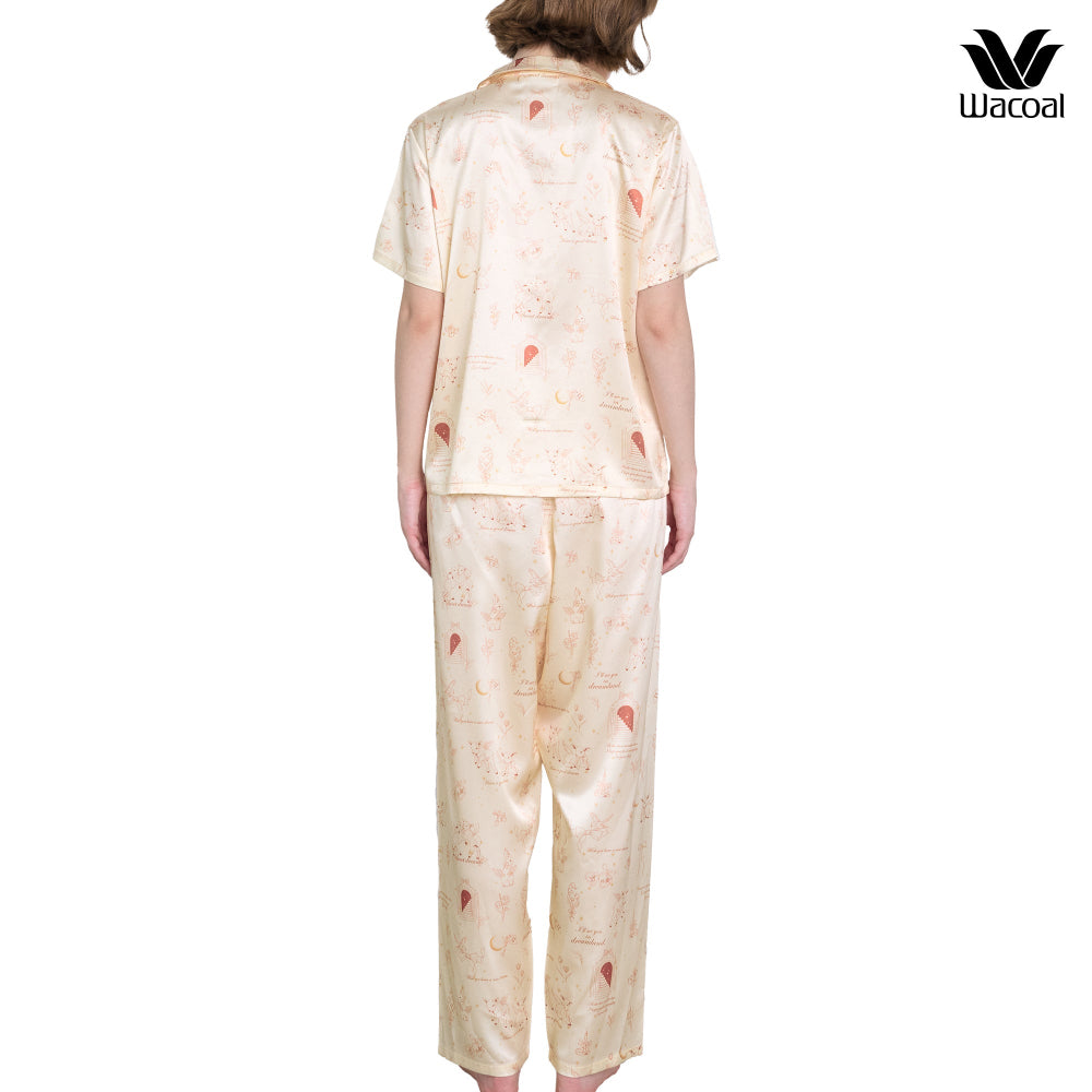 Wacoal Dreamland Collection ชุดนอนกันโป๊ แขนสั้นขายาว ผ้าซาติน พิมพ์ลาย Stary clouds รุ่น WN7V21 สีครีม (CR)