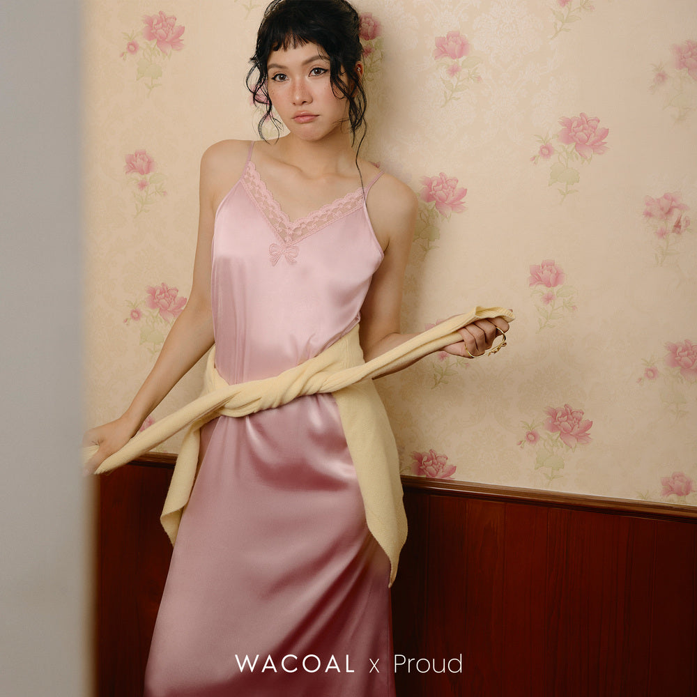 Wacoal x Proud ชุดเดรสผ้าซาติน รุ่น WNC601 สีชมพู (PI)