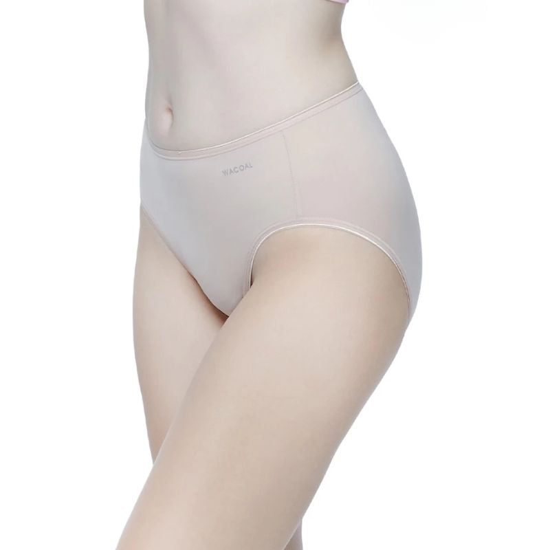 Wacoal Super Soft Nylon Half Panty กางเกงในนวัตกรรมเนียนนุ่ม รูปแบบครึ่งตัว รุ่น WU5S00H/WU3992 สีเบจ (BE)