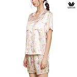 Wacoal Any Thai Any Where Collection วาโก้ ชุดนอนกันโป๊ รูปแบบเสื้อแขนสั้น กางเกงขาสั้น พิมพ์ลายขนมไทย รุ่น WN7V14 สีเหลือง (YE)