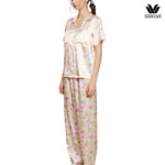 Wacoal Any Thai Any Where Collection วาโก้ ชุดนอนกันโป๊ รูปแบบเสื้อแขนสั้น กางเกงขายาว พิมพ์ลายขนมไทย รุ่น WN7V15 สีเหลือง (YE)