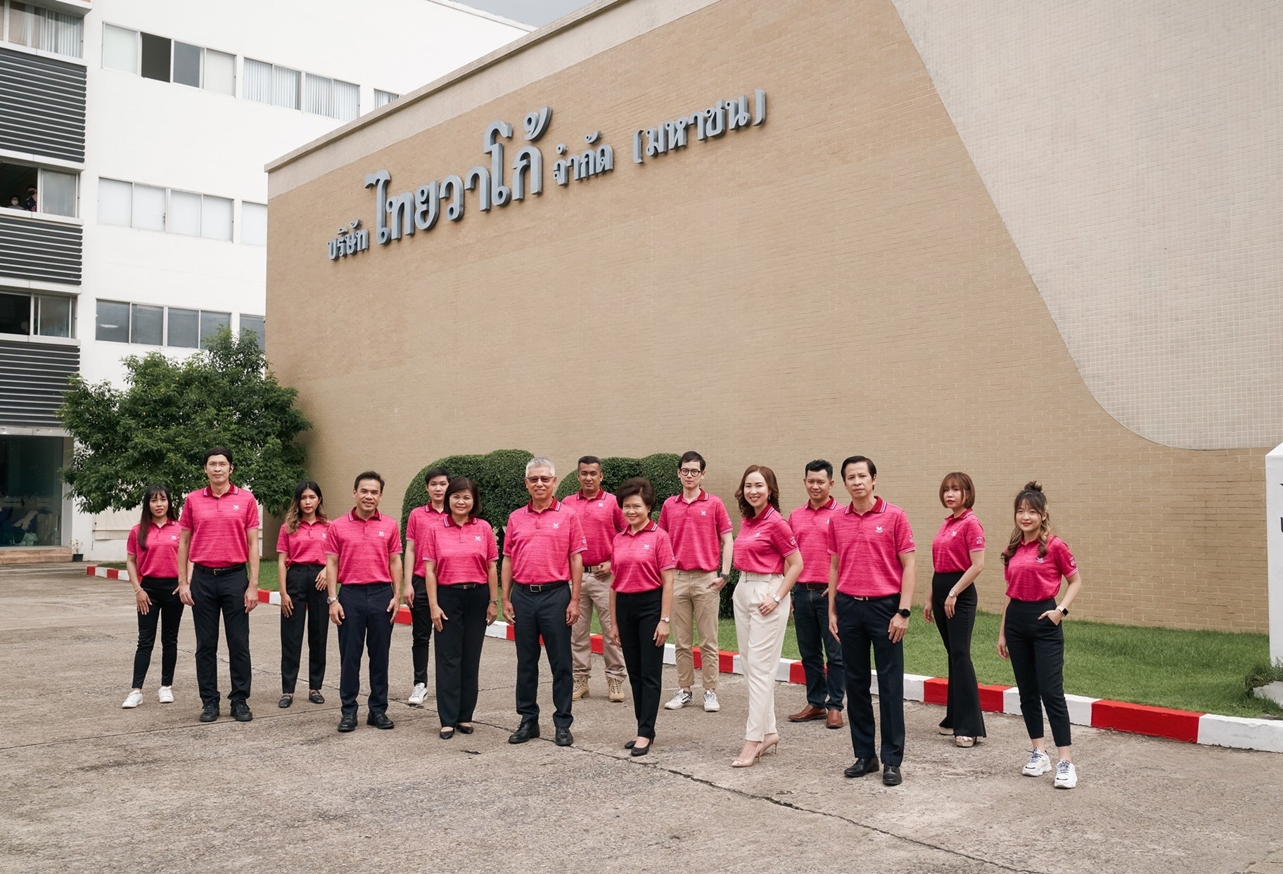 วาโก้ "รักษ์โลก" อย่างยั่งยืนจาก “ขวดใสเพื่อโลกสวย” ผลิตเสื้อยูนิฟอร์มพนักงาน