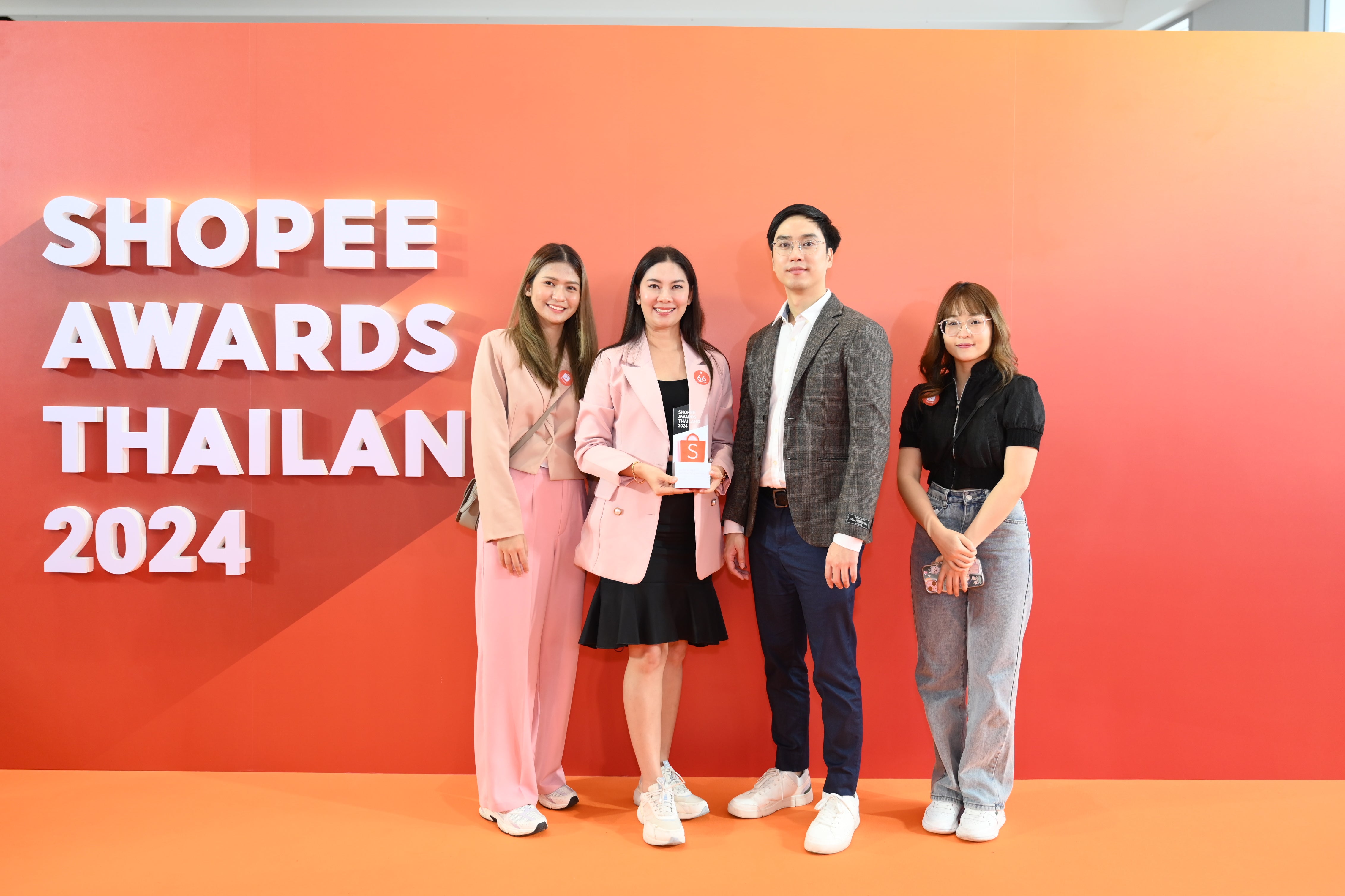 วาโก้ ยืนหนึ่งเรื่องชุดชั้นใน  เข้าร่วมรับรางวัลในงาน Shopee Awards Thailand 2024