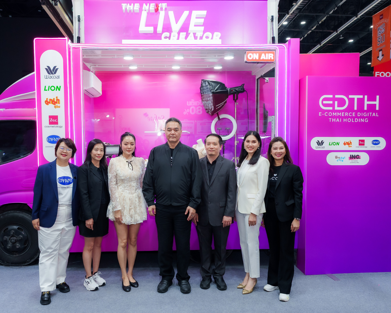 LIVE TRACK ครั้งแรก! สหพัฒน์เปิดเกมรุก Live Commerce ดึงเซเลบริตี้ – ครีเอเตอร์ ไลฟ์ขายสินค้า มุ่งสู่ดิจิทัลเต็มรูปแบบ ในงานสหกรุ๊ปแฟร์&เฟส ครั้งที่ 30