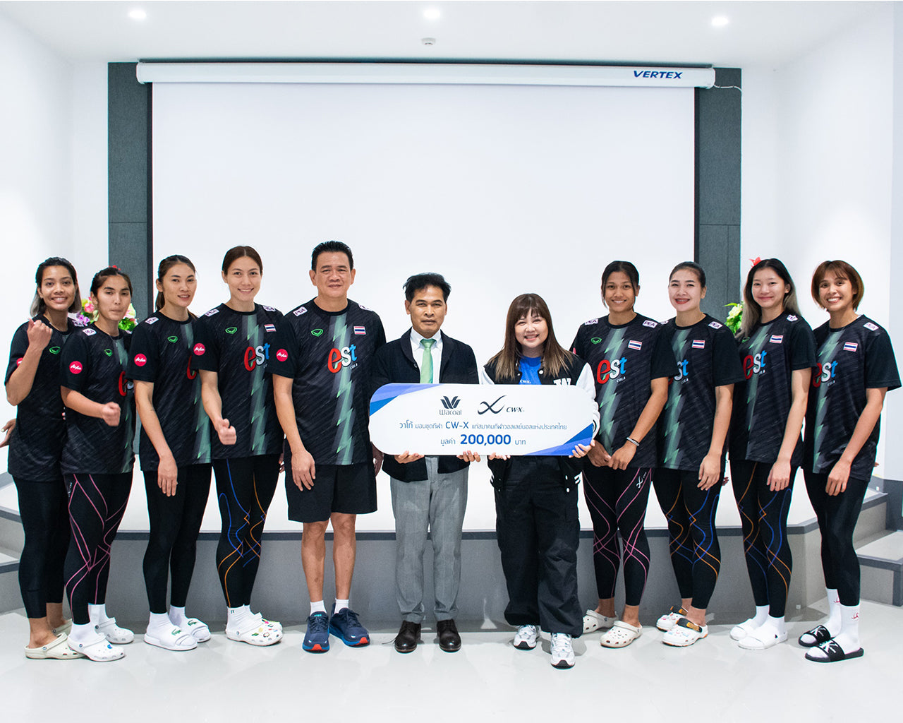 “วาโก้” ร่วมยินดีกับทัพนักกีฬาวอลเลย์บอลหญิงทีมชาติไทย