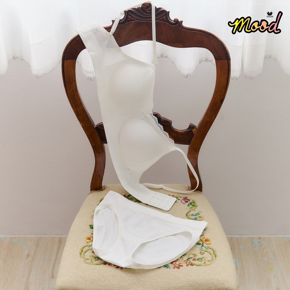 Wacoal Mood Comfy Bra ชุดชั้นในวัยรุ่น บราไร้โครง รุ่น MM1Y52 สีครีม (CR)