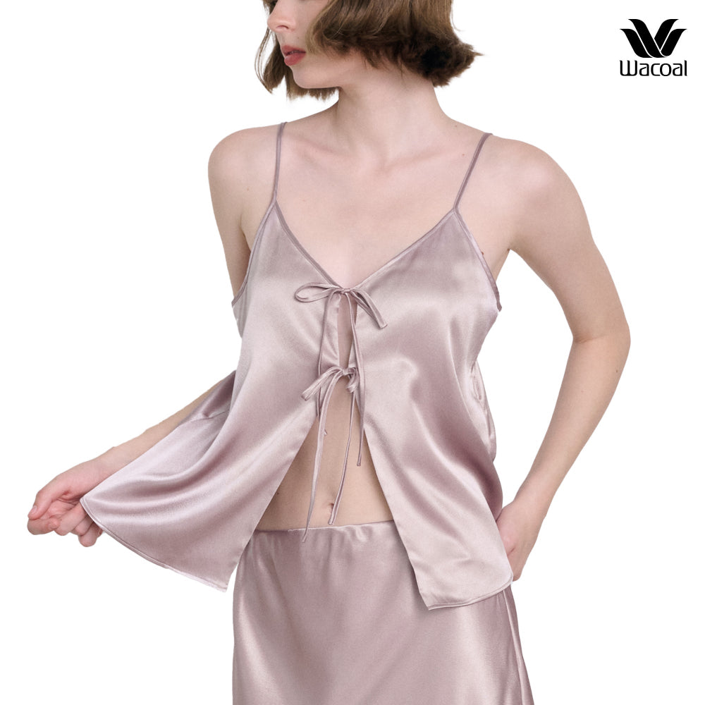 Wacoal Unban comfort ชุดนอนผ้าซาติน เสื้อสายเดี่ยวผูกโบว์ รุ่น WN3E01 เข้าคู่ กระโปรง รุ่น WN5E02 สีน้ำตาล (BR)