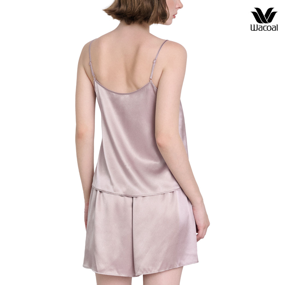 Wacoal Unban comfort ชุดนอนผ้าซาติน เสื้อสายเดี่ยว รุ่น WN3E02 เข้าคู่ กางเกงขาสั้น รุ่น WN5E01 สีน้ำตาล (BR)
