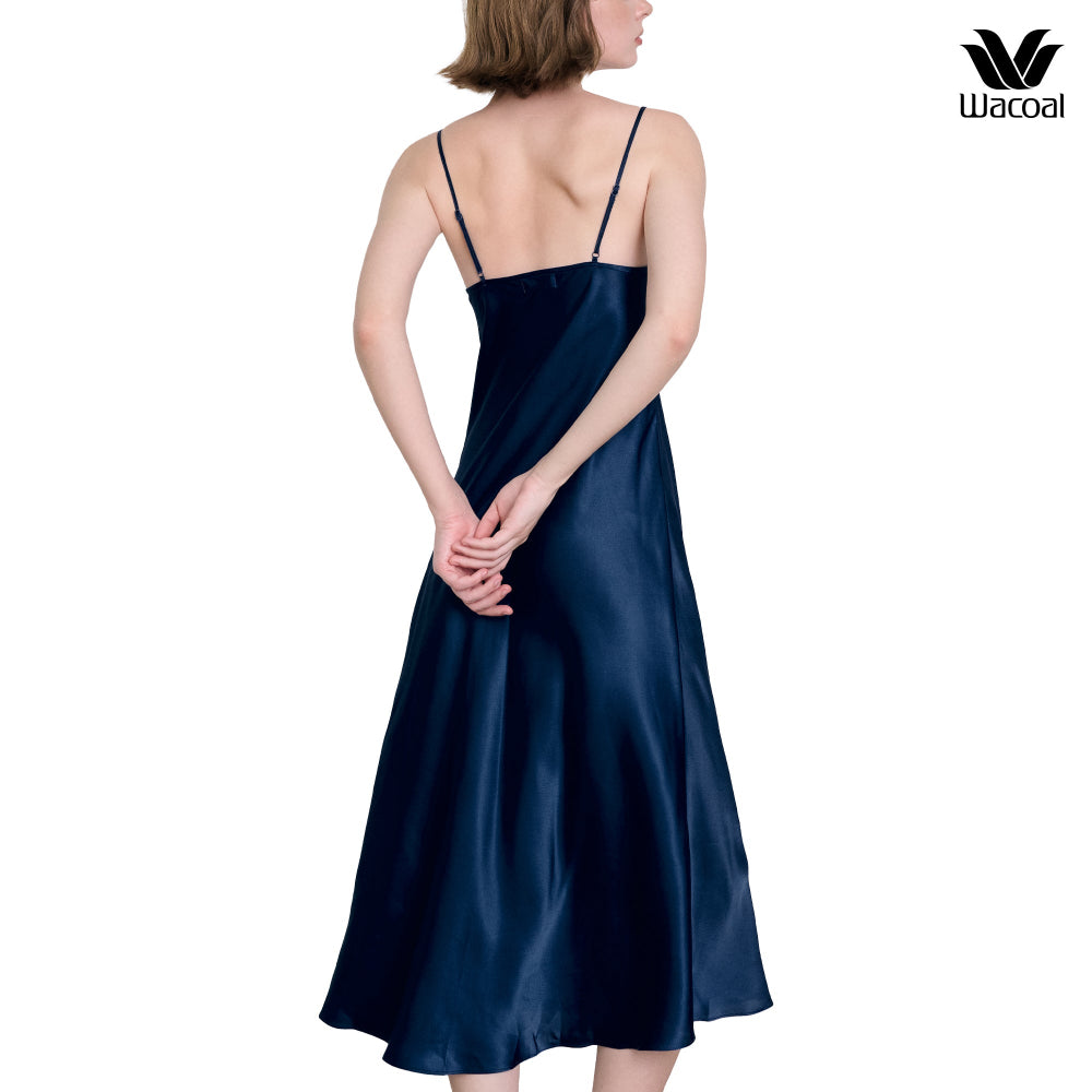 Wacoal Unban comfort ชุดนอน รูปแบบเดรส ผ้าซาติน รุ่น WN6G07 สีน้ำเงิน (NB)
