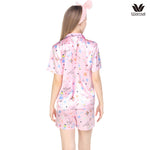 Wacoal X Meraki Alice Collection เซทชุดนอนกันโป๊แขนสั้น ขาสั้น ลายอลิซ รุ่น WN7D32 สีชมพู (PI)