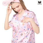 Wacoal X Meraki Alice Collection เซทชุดนอนกันโป๊แขนสั้น ขาสั้น ลายอลิซ รุ่น WN7D32 สีชมพู (PI)