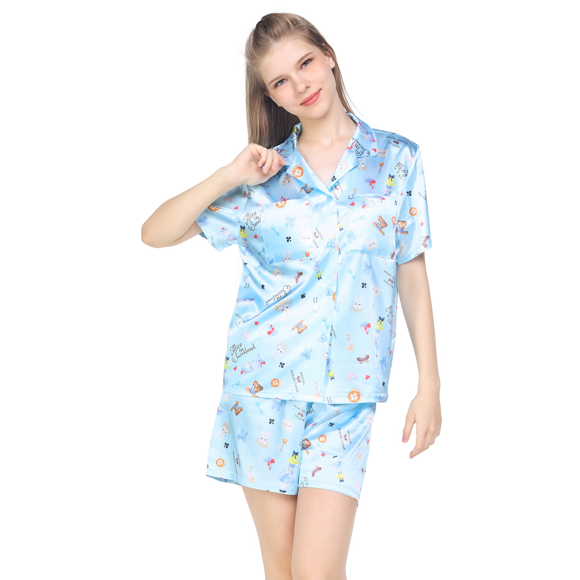 Wacoal X Meraki Alice Collection เซทชุดนอนกันโป๊แขนสั้น ขาสั้น ลายอลิซ รุ่น WN7D32 สีฟ้า (SX)