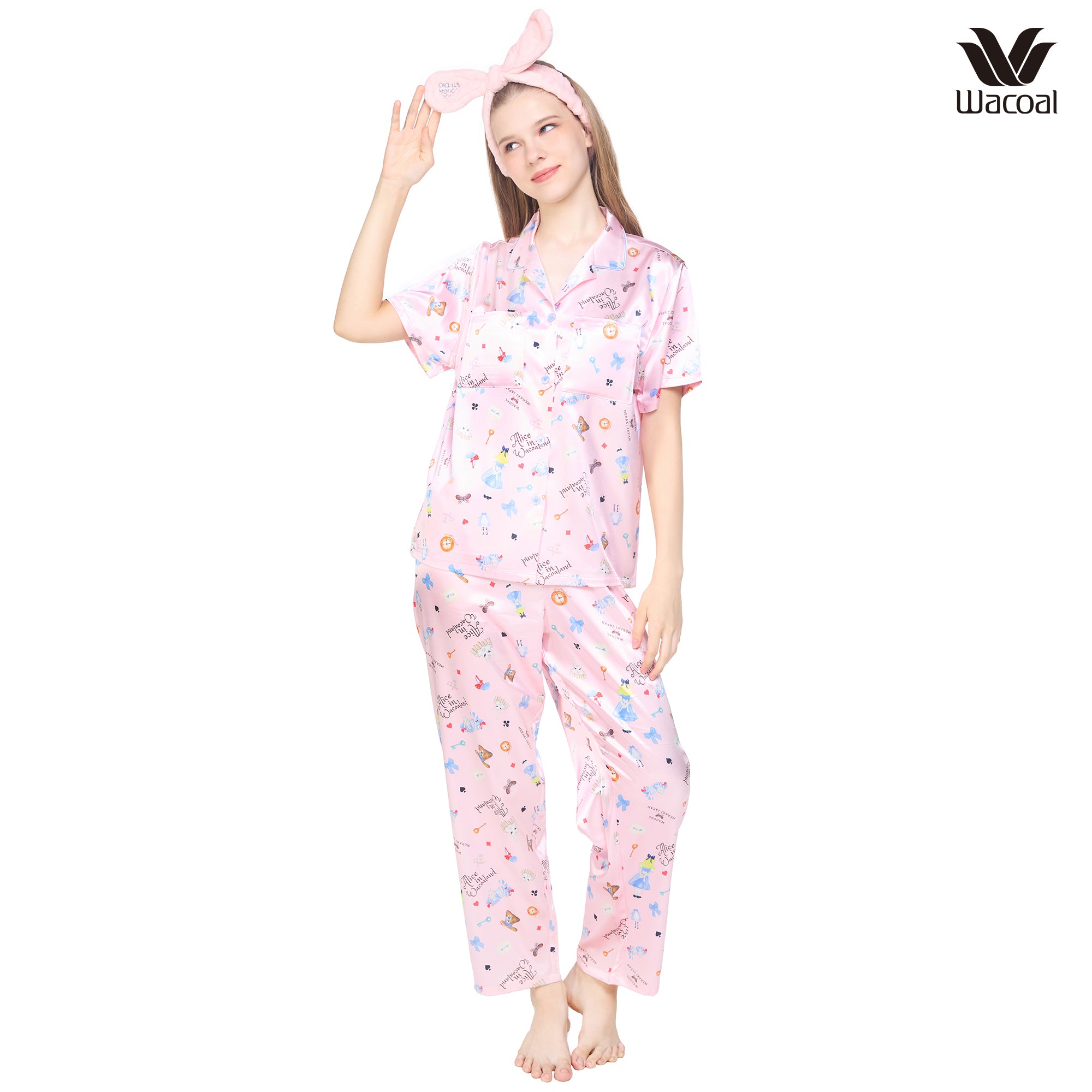 Wacoal X Meraki Alice Collection เซทชุดนอนกันโป๊แขนสั้น ขายาว ลายอลิซ รุ่น WN7D33 สีชมพู (PI)