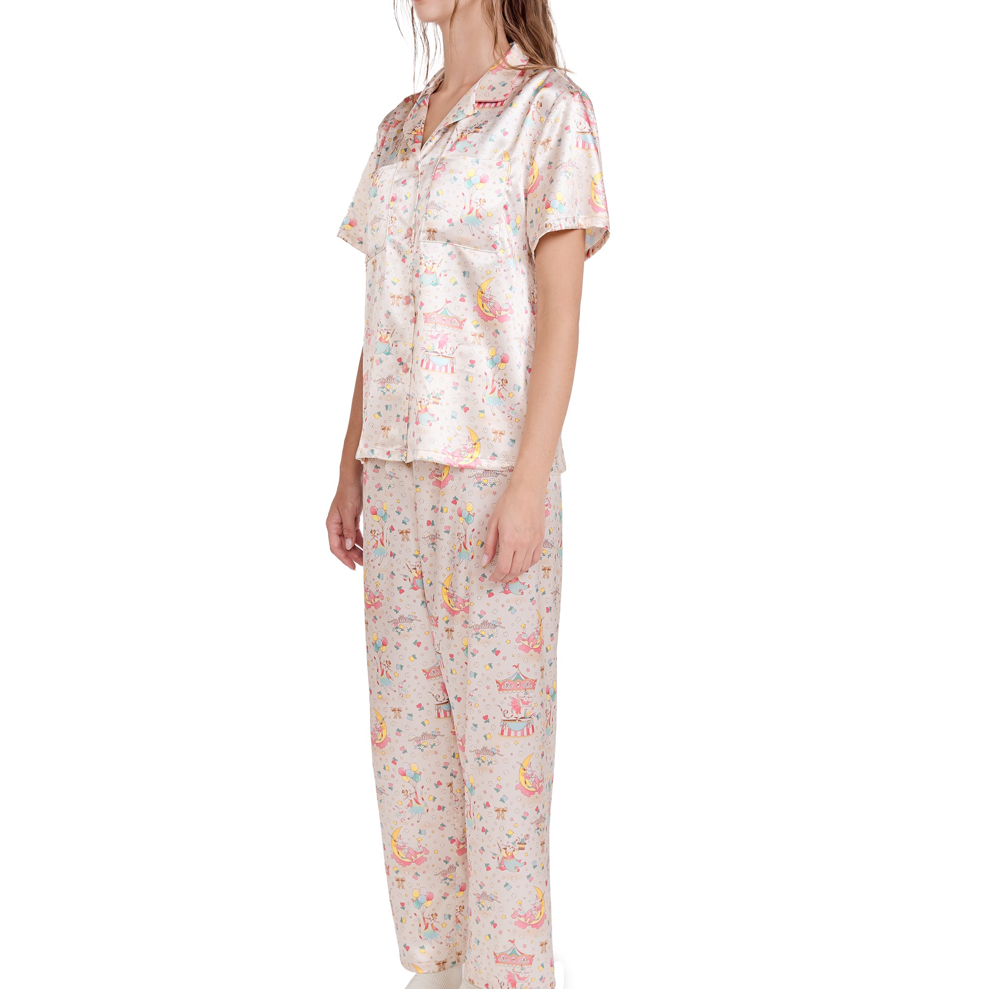 Wacoal Millie & Friends Circat Collection ชุดนอนกันโป๊ รูปแบบเสื้อแขนสั้น กางเกงขายาว รุ่น WN7D39