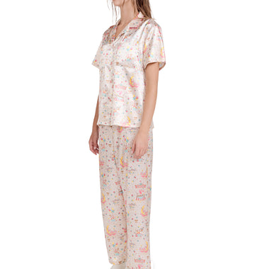Wacoal Millie & Friends Circat Collection ชุดนอนกันโป๊ รูปแบบเสื้อแขนสั้น กางเกงขายาว รุ่น WN7D39