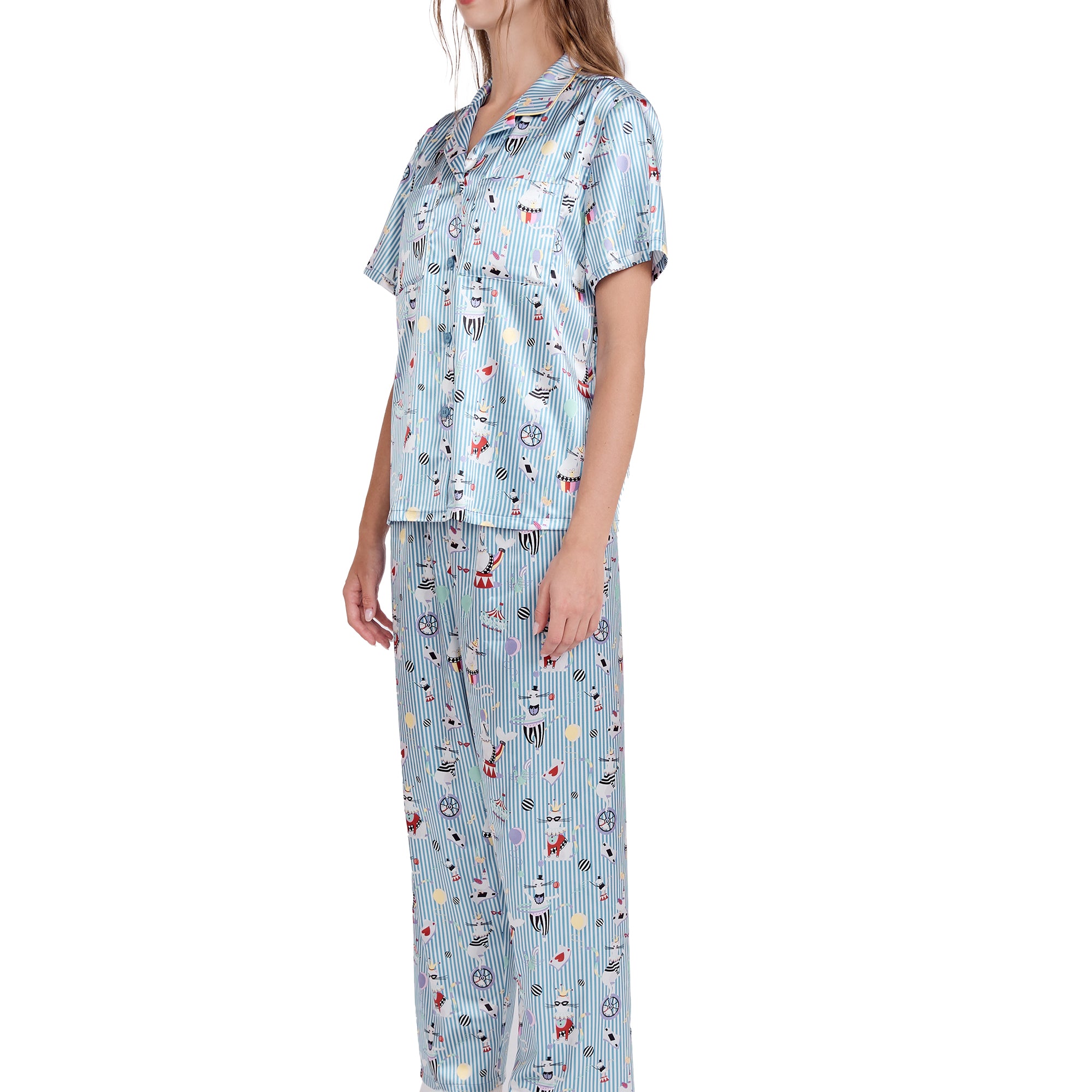 Wacoal Millie & Friends Circat Collection ชุดนอนกันโป๊ รูปแบบเสื้อแขนสั้น กางเกงขายาว ลายริ้ว รุ่น WN7D41 สีฟ้า (BU)