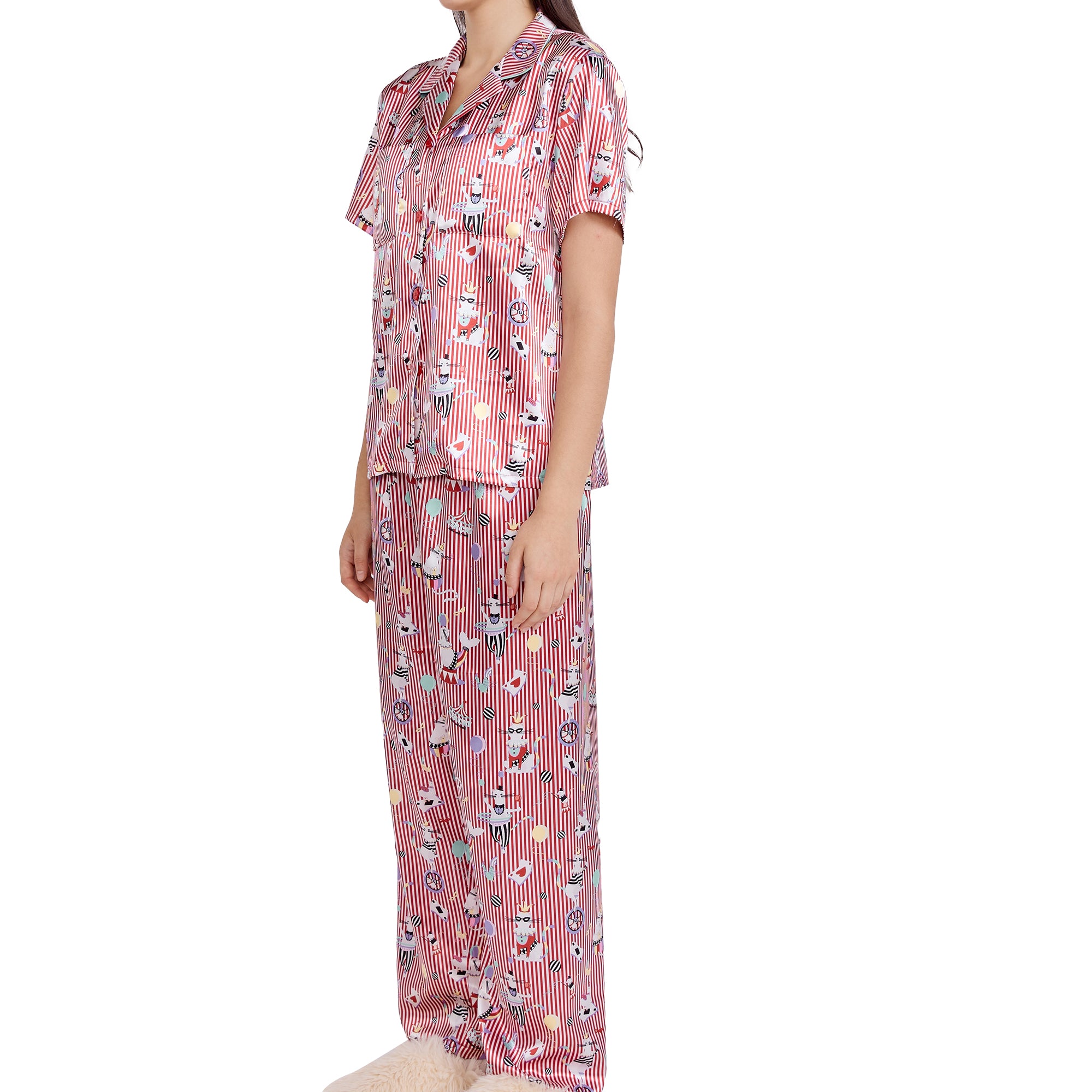 Wacoal Millie & Friends Circat Collection ชุดนอนกันโป๊ รูปแบบเสื้อแขนสั้น กางเกงขายาว ลายริ้ว รุ่น WN7D41 สีแดง (RE)