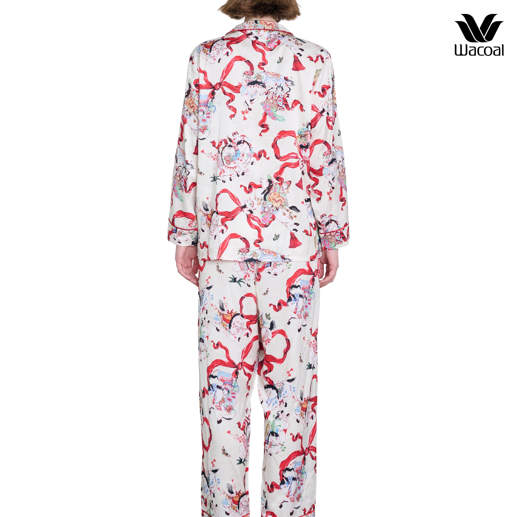 Wacoal X Phannapast ชุดนอนรูปแบบเสื้อแขนยาว คอฮาวาย รุ่น WN7D57 สีครีม (CR)