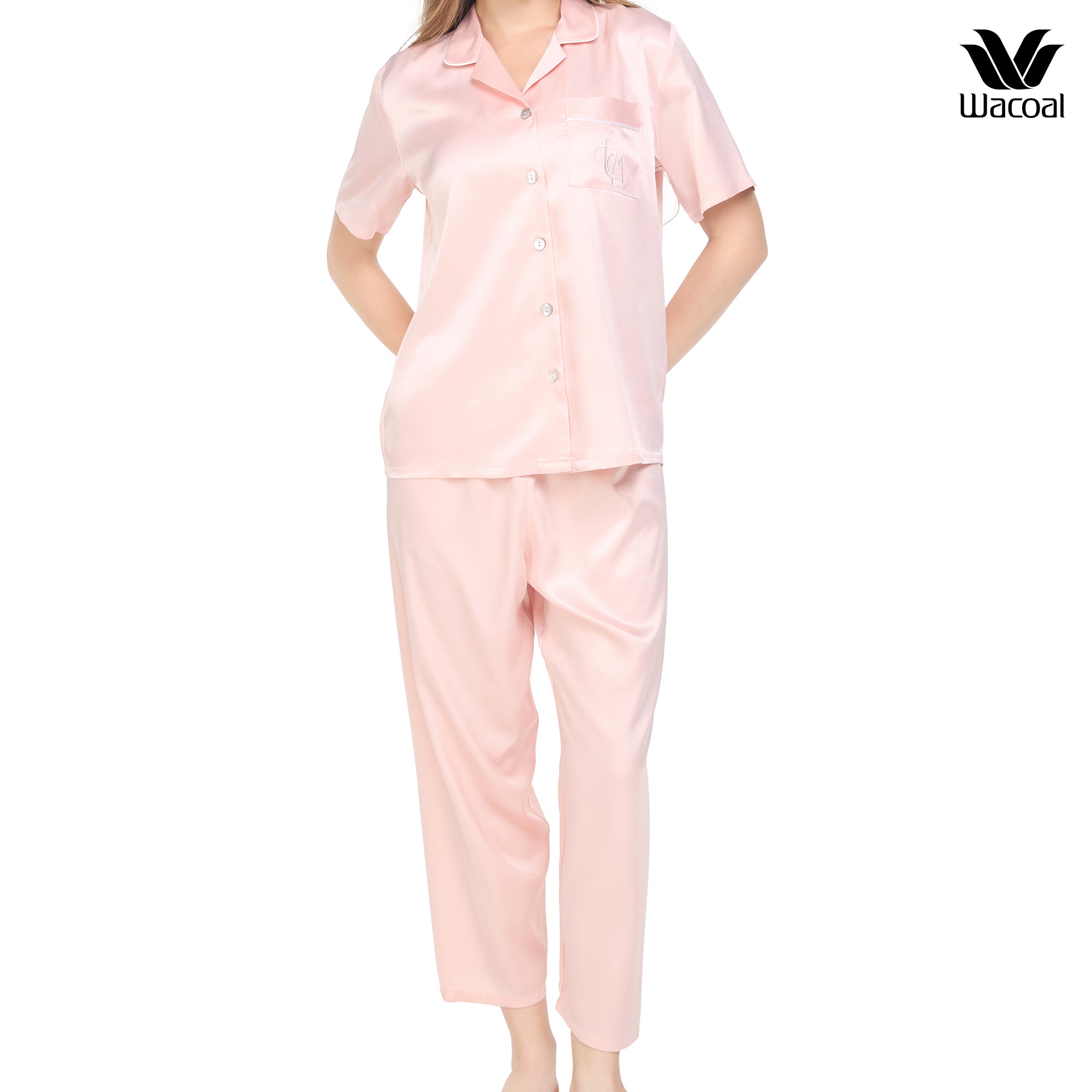 Wacoal Sleep Wear ชุดนอนผ้า Satin Set แขนสั้น ขายาว รุ่น WN7E18 สีชมพูอ่อน  (LC)