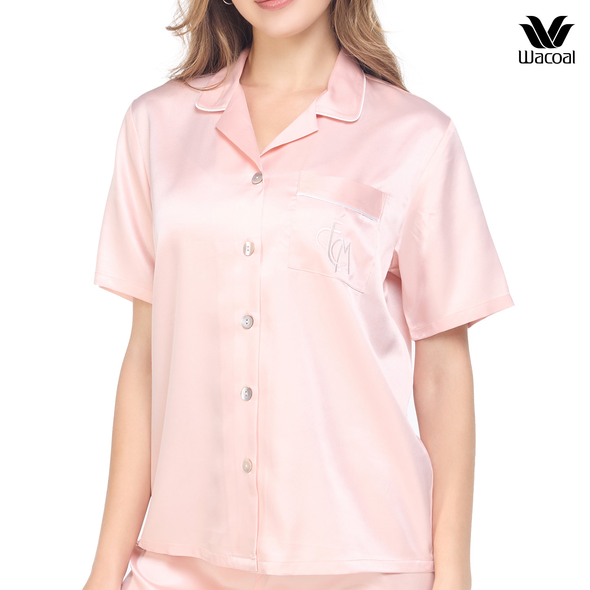 Wacoal Sleep Wear ชุดนอนผ้า Satin Set แขนสั้น ขายาว รุ่น WN7E18 สีชมพูอ่อน  (LC)