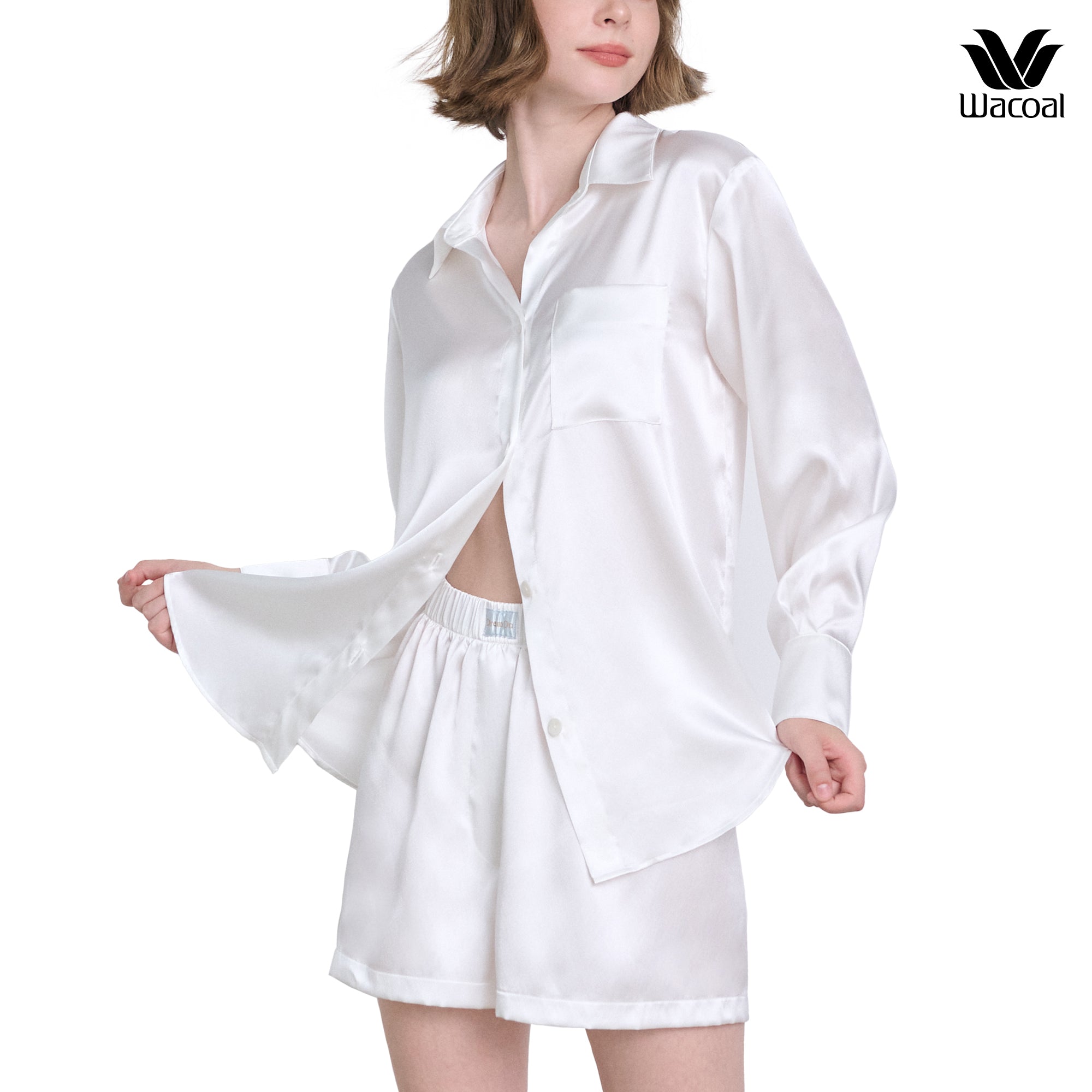 Wacoal Urban comfort ชุดนอน แขนยาว-กางเกงขาสั้น ผ้าซาติน รุ่น WN7E98 สีขาว (WH)