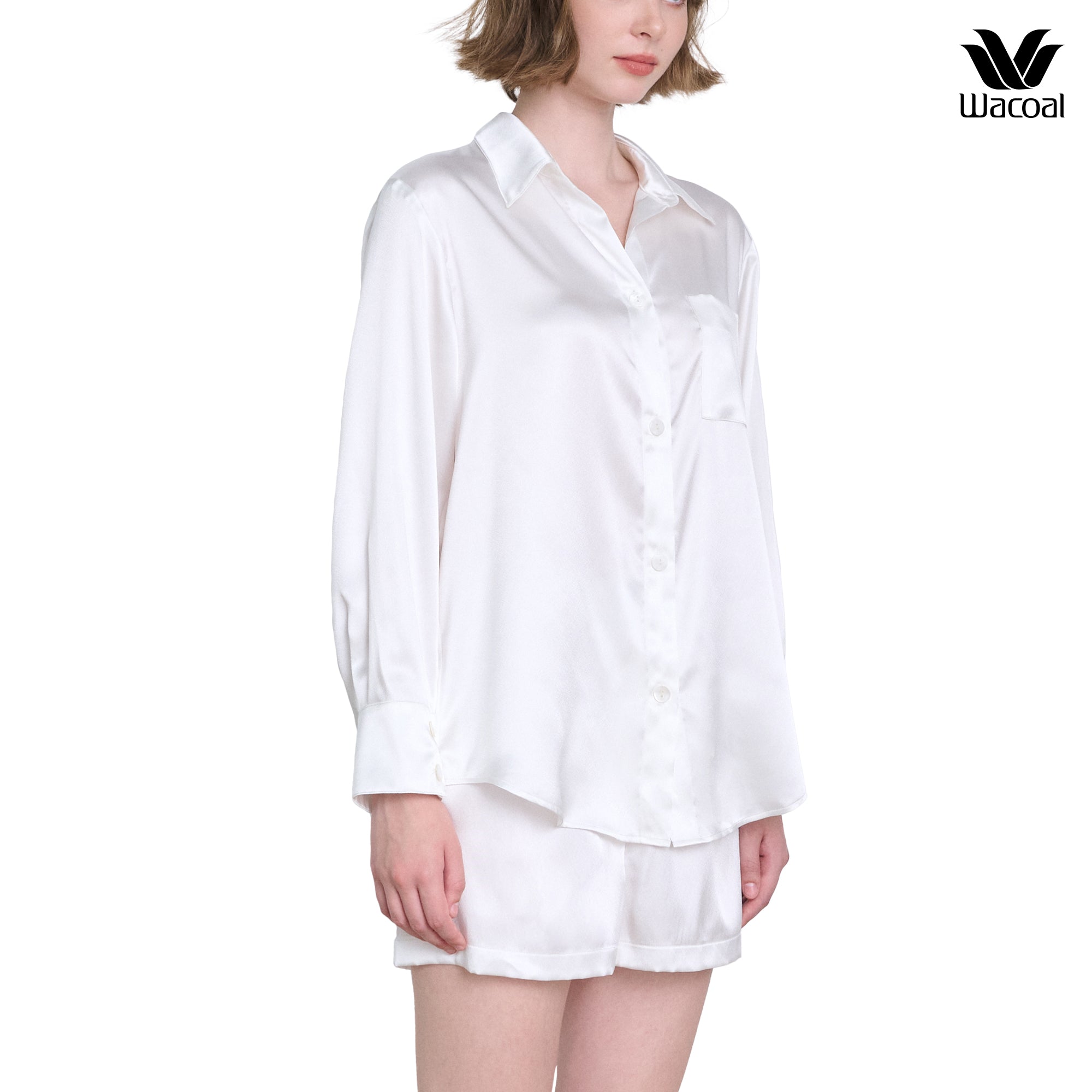 Wacoal Urban comfort ชุดนอน แขนยาว-กางเกงขาสั้น ผ้าซาติน รุ่น WN7E98 สีขาว (WH)