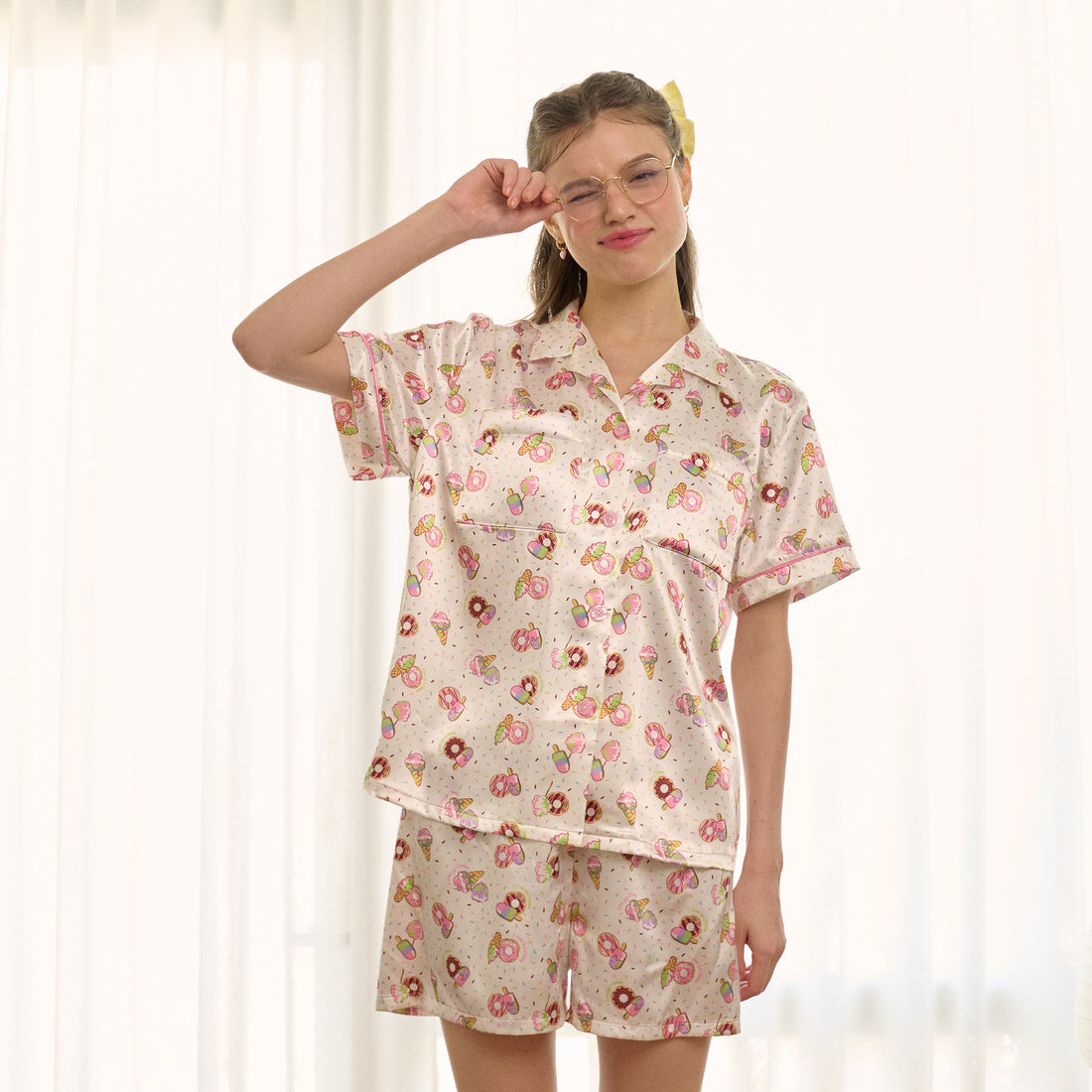 Santa Monica Collection, short-sleeved, short-sleeved pajamas, Donut and Ice cream print, model WN7O01, white (WH)