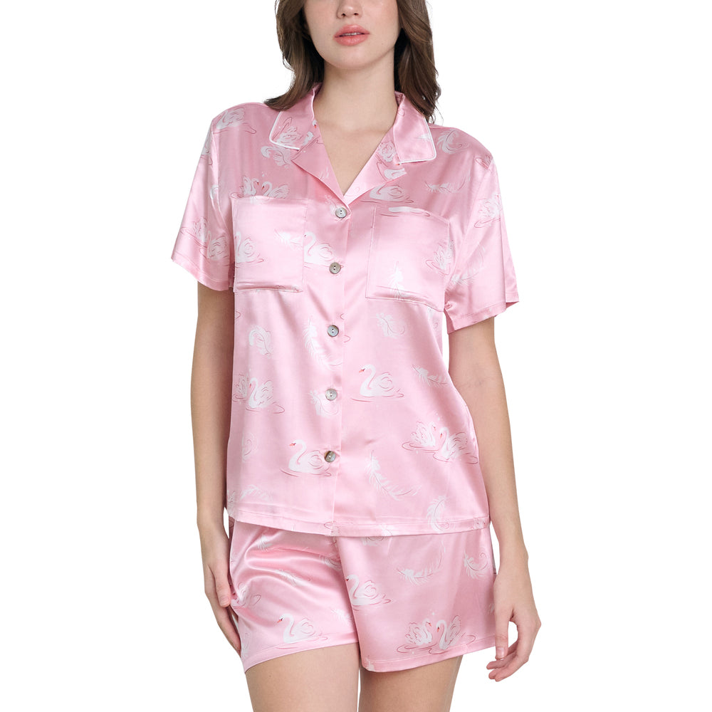 Wacoal Dreamland Collection ชุดนอนกันโป๊ แขนสั้นขาสั้น ผ้าซาติน พิมพ์ลาย Swan Lake รุ่น WN7V18 สีชมพู (PI)