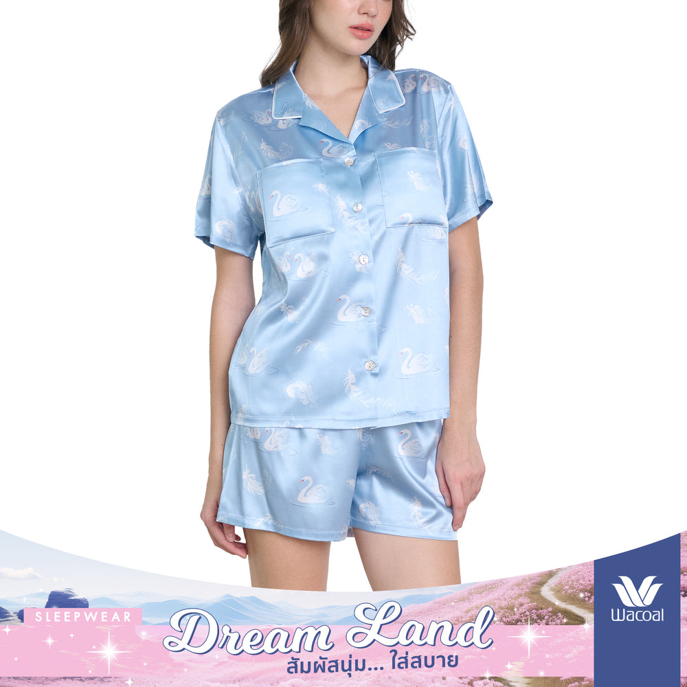 Wacoal Dreamland Collection ชุดนอนกันโป๊ แขนสั้นขาสั้น ผ้าซาติน พิมพ์ลาย Swan Lake รุ่น WN7V18 สีฟ้า (SX)