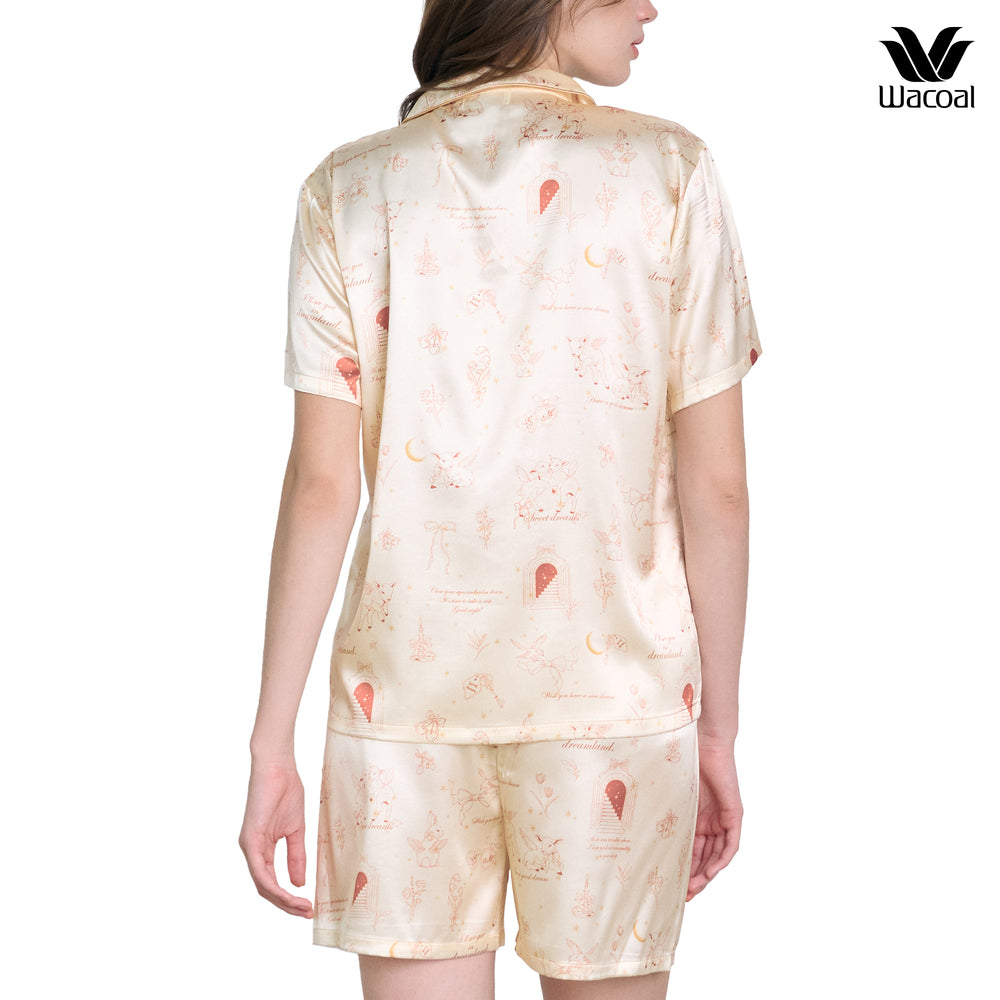 Wacoal Dreamland Collection ชุดนอนกันโป๊ แขนสั้นขาสั้น ผ้าซาติน พิมพ์ลาย Stary clouds รุ่น WN7V20 สีครีม (CR)
