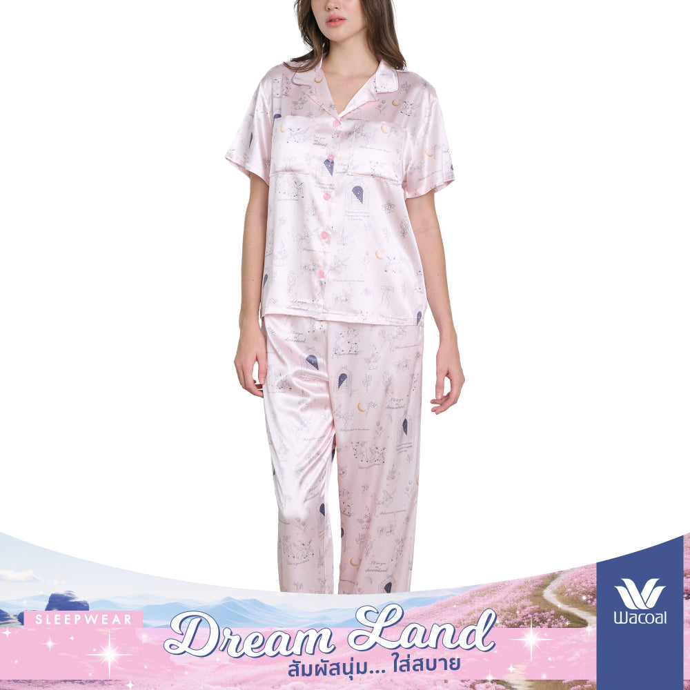 Wacoal Dreamland Collection ชุดนอนกันโป๊ แขนสั้นขายาว ผ้าซาติน พิมพ์ลาย Stary clouds รุ่น WN7V21 สีชมพูอมส้ม (OR)