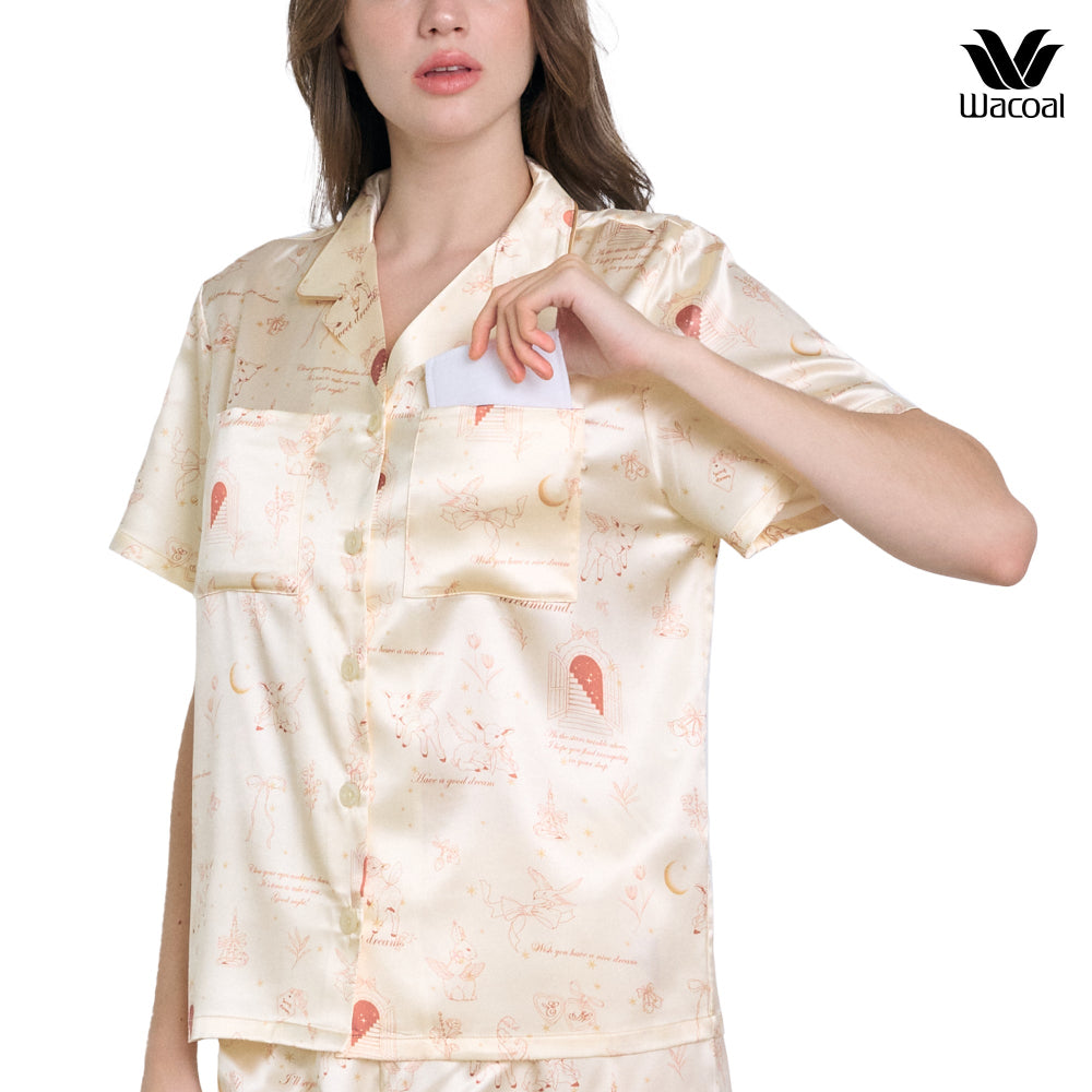 Wacoal Dreamland Collection ชุดนอนกันโป๊ แขนสั้นขายาว ผ้าซาติน พิมพ์ลาย Stary clouds รุ่น WN7V21 สีครีม (CR)