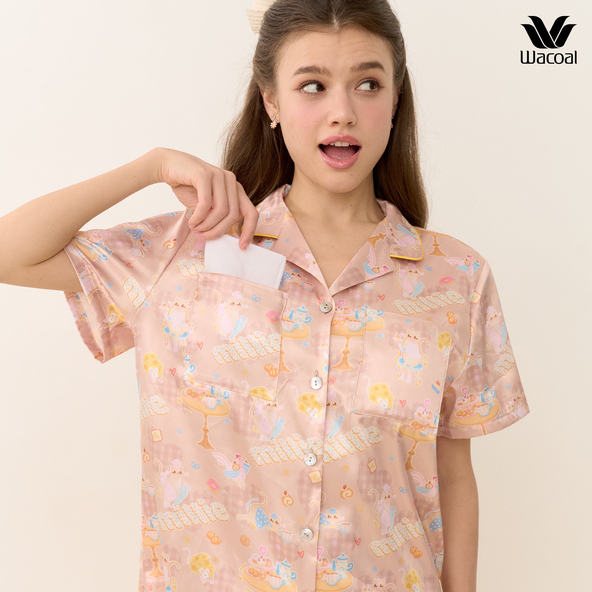 Wacoal CAFE’ CATION ชุดนอนกันโป๊ แขนสั้น ขายาว ผ้า Satin รุ่น WN7V25 สีน้ำตาล (BR)