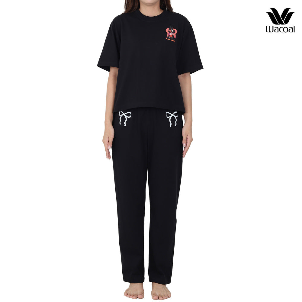 Wacoal X Milly & Mercy เสื้อ Sweater คอกลมแขนสั้น พร้อมกางเกงขายาวเข้าชุด รุ่น WN9D06 สีดำ (BL)