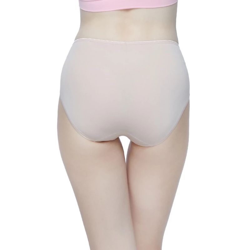 Wacoal Super Soft Nylon Half Panty กางเกงในนวัตกรรมเนียนนุ่ม รูปแบบครึ่งตัว รุ่น WU5S00H/WU3992 สีเบจ (BE)