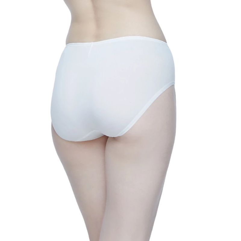 Wacoal Super Soft Nylon Half Panty กางเกงในนวัตกรรมเนียนนุ่ม รูปแบบครึ่งตัว รุ่น WU5S00H/WU3992 สีครีม (CR)