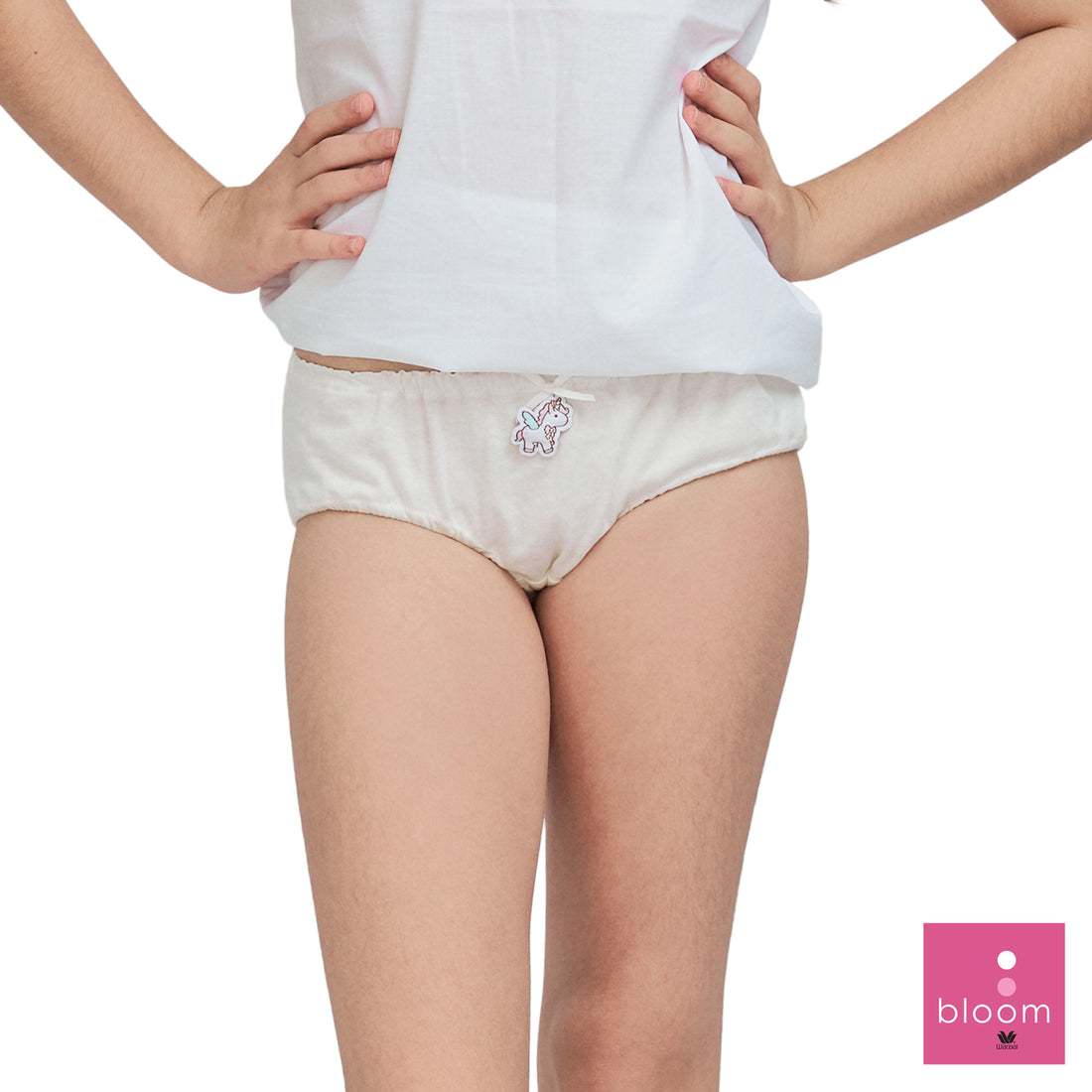 Wacoal Bloom Panty กางเกงในร้อยยางสำหรับเด็ก Pack 3 ชิ้น  รูปแบบ Half  รุ่น WU6A33 สีขาว (WH)