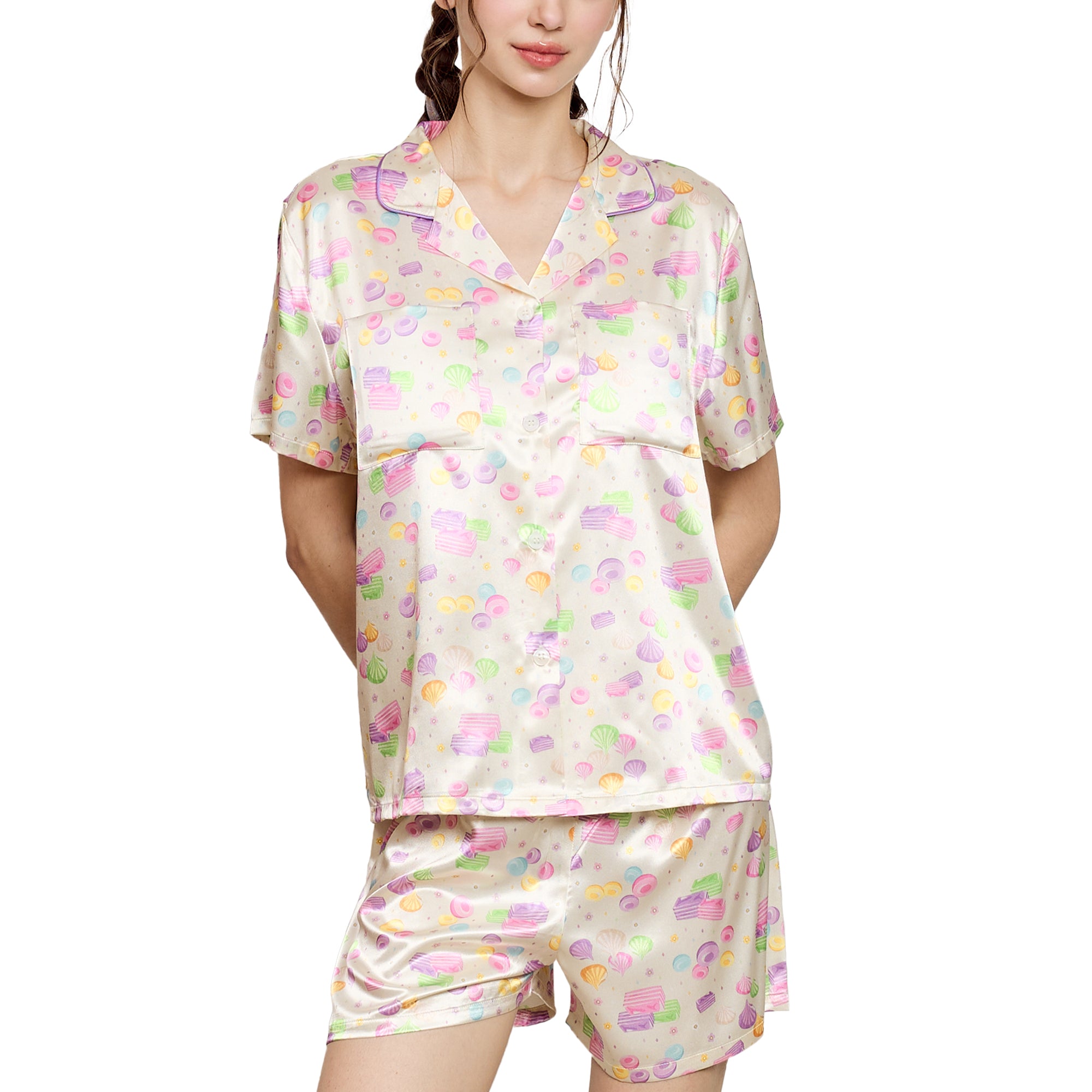 Wacoal  Any Thai Any Where Collection วาโก้ ชุดนอนกันโป๊ รูปแบบเสื้อแขนสั้น กางเกงขาสั้น พิมพ์ลายขนมไทย รุ่น WN7V14 สีเหลือง (YE)