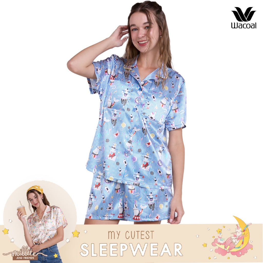 Wacoal Millie & Friends Circat Collection ชุดนอนกันโป๊ รูปแบบเสื้อแขนสั้น กางเกงขาสั้น ลายริ้ว รุ่น WN7D42 สีฟ้า (BU)