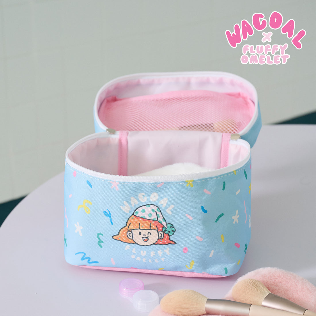 กระเป๋าเครื่องสำอาง Wacoal x Fluffy Omelet Collection รุ่น WW160100 สีทูโทนฟ้าชมพู (SX)